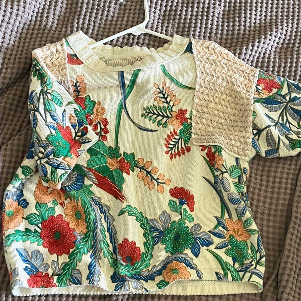 Anthropologie sweater top sz x small but fits like a small
